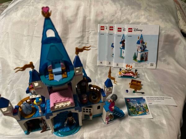 Lego Disney Cinderella and Prince Charming Castle 1