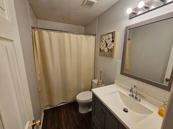 $900 / 1br - Multiple rooms available for rent (various locations) (Charlotte)63925335728898124