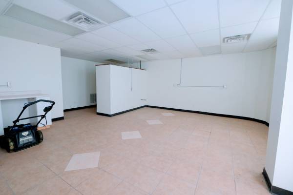$2,395 / 1000ft2 - Office storefront, high traffic (Belmont-Cragin)64041643591171121