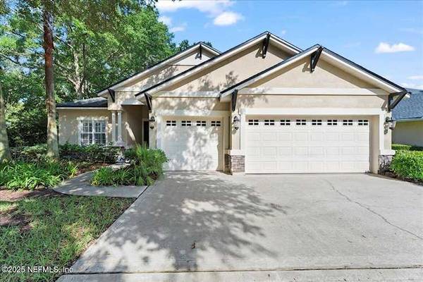 Welcome to 85339 Amagansett Drive 1