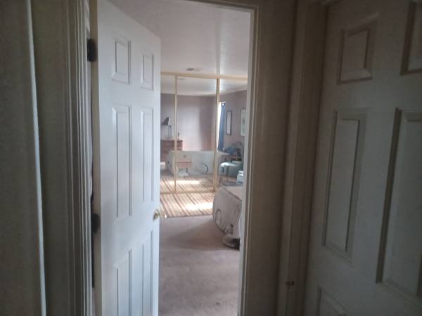 $650 / 1br - Large bedroom with private bathroom (Tucson)63675116403457120