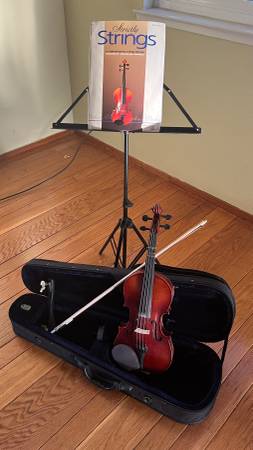 3/4 size violin set with stand & score 1