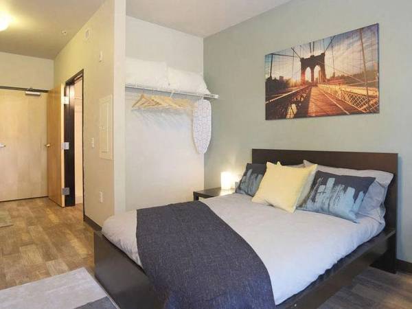 $1,177 / 315ft2 - Lots of room to call your own! Spacious Studio bed! Beautiful neighbor (Portland - Pearl District)63956502987010122