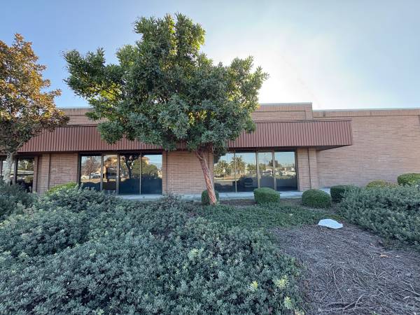 AFFORDABLE SMALL WAREHOUSES WITH  OFFICES AND LAKEVILLE FRONTAGE 1