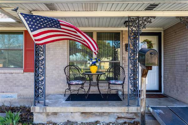$2,495 / 3br - 2098ft2 - Charming Fully Remodeled Downtown Plano House for Rent–Prime Location (Plano)63936353128194122