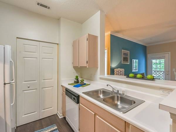 $1,625 / 2br - 964ft2 - Let us help you find your next home! Check out this 2 bed, 2 bath! (Asheville - East Asheville)64029203392771123