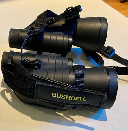 Bushnell Instavision Prismáticos con estuche - $10 (Healdsburg / Windsor)63471458752131124