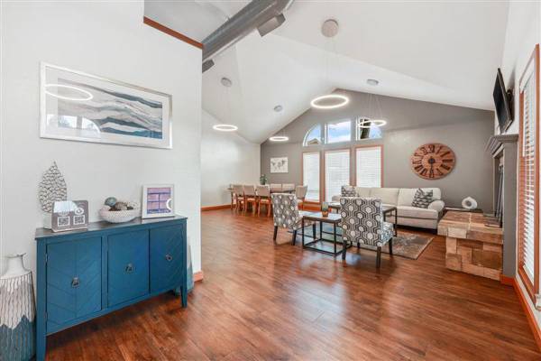 $1,775 / 2br - 950ft2 - New Upgrades, Coffee Bar, Seasonal Pool, In Unit Laundry63808131253121121