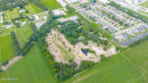$650,000 / 13459ft2 - Live Where Everyone Wants to Be – Youngsville’s Prime Spot! (Youngsville)63857516682753122