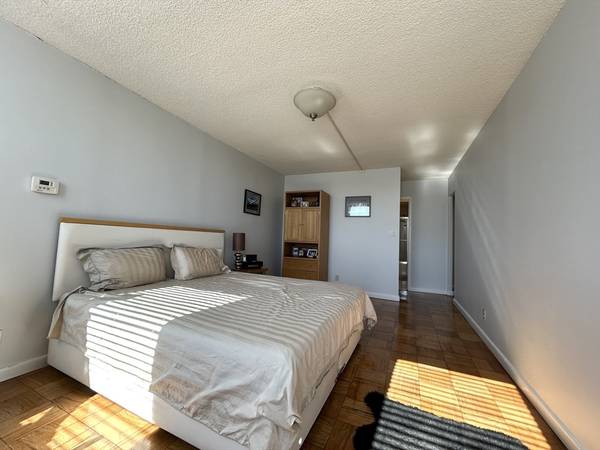 $4,800 / 2br - 1570ft2 - Village - Spacious 2BA w/ Pool, Tennis & Parking - Dec 1 (Brookline)64167984286977124