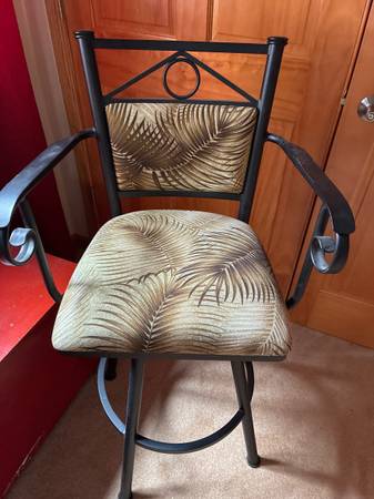 4 sturdy bar stools 1