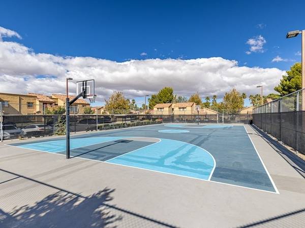 $1,815 / 2br - 844ft2 - Spa/Bañera de Hidromasaje, 2 habitaciones 1 baño, Ubicado en Lancaster, Centro de Fitness (43230 Gadsden Avenue, Lancaster, CA)63774483011971124