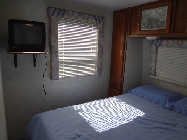 $800 / 1br - 300ft2 - Trailer on a Horse Ranch – Montara,  (Single Occupancy Only) (half moon bay)63868040435971121