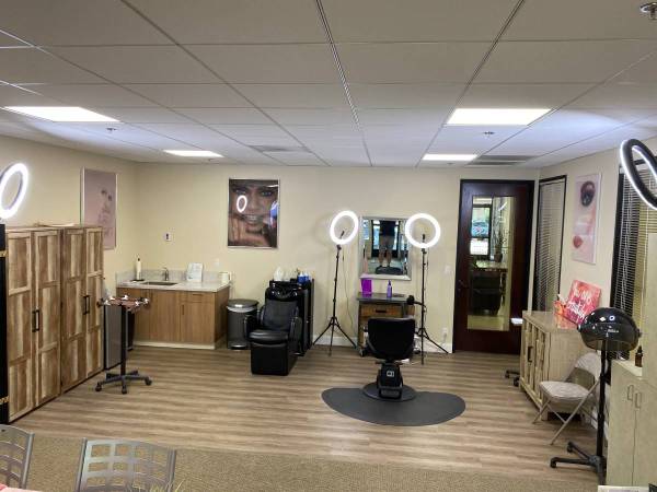 Single Salon Chair Rental 1