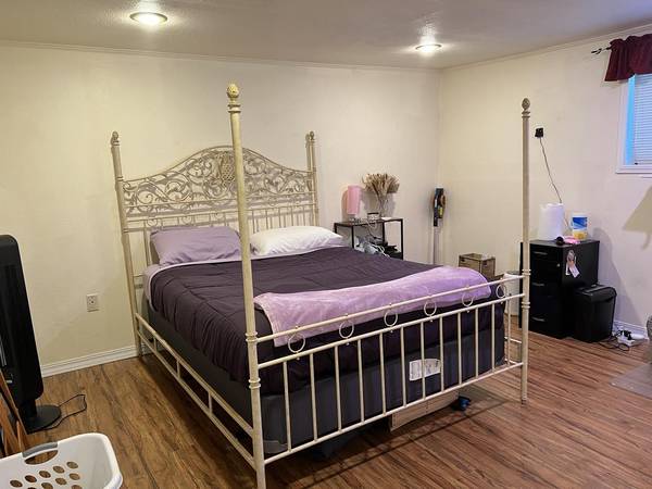 $800 / 1br - 234ft2 - Habitación privada en un hogar meditativo lleno de naturaleza (bosquecillo)63841704540929124