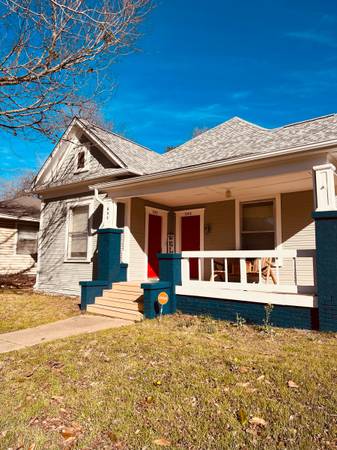 For Rent - Renovated 1BR 1Bath w/ Private Yard + Washer/Dryer – Downtown 1