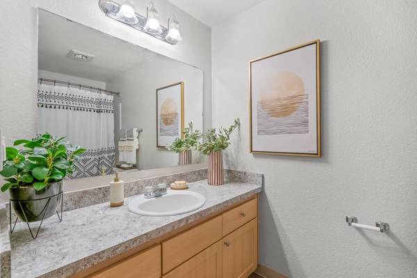 $1,750 / 1br - 755ft2 - 1BD 1BA, Private garage included, Situated in Vancouver! (2600 NE Minnehaha St, Vancouver, WA)64039223615107122