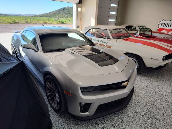 2013 Chevy Camaro ZL1 coupe 6K original miles flawless 1