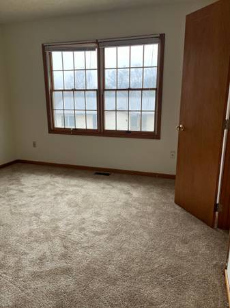 $1,300 / 2br - 850ft2 - Quiet, comfortable, clean and safe complex in North Asheville (Elk Mountain and Lake Shore Drive)64029203903107121