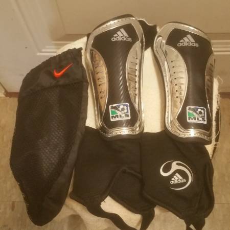 Rodilleras "Adidas" MLS - $9 (Boston)63438962017537121