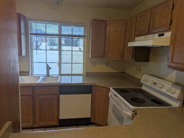 $1500.00 / 2br - 925ft2 - 375 E Fenton Ave63670989861507123