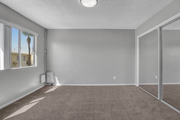 3 Courtyard with New BBQs, 3 Courtyards with New BBQs, Ceiling Fan 1