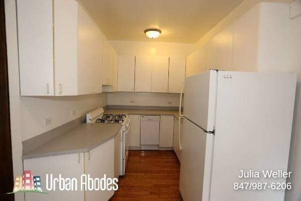 $1,795 / 1br - 700ft2 - $300 OFF FIRST MONTH'S RENT! Prominent 1 Bedroom in Wrigleyville (Wrigleyville)64041647131777122