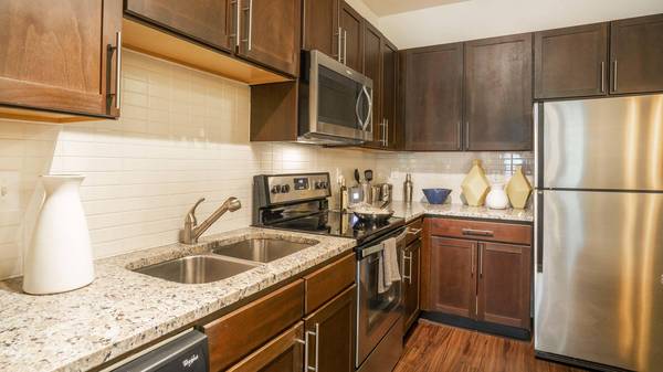 $2,604 / 2br - 1344ft2 - Bar and Entertaining Kitchen, Granite Countertops, Playground (St. Petersburg)63991228191362120