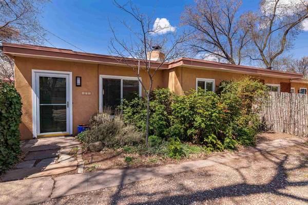 $2,300 / 2br - 972ft2 - Fully Furnished Rental Affordable 2BR Walkable Adobe-Style in Santa Fe63659815875715120