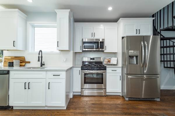 $3,200 / 3br - 2 Bedroom in East Boston & Move-In Incentives (East Boston)63863244737411122