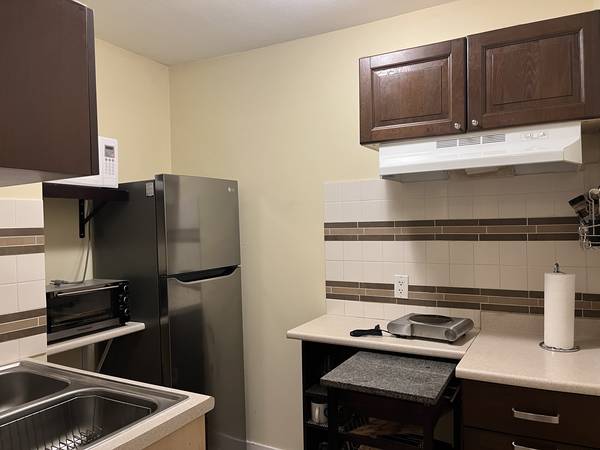 Clean and Spacious Room for Students 1