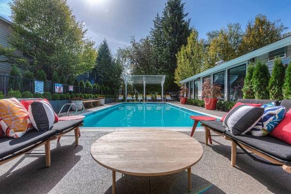 2 BD, BBQ Area, Situated in Marysville! 1