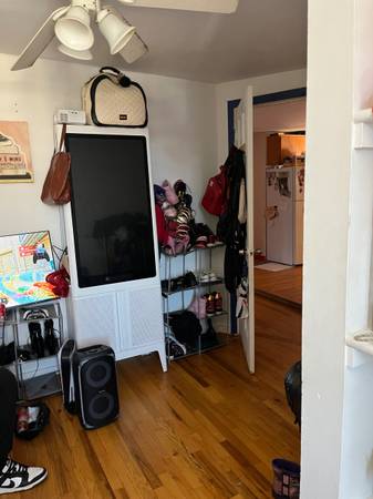 $1,000 / 4br - Nice gamily home with rooms for rent (Uptown)63788808139265120