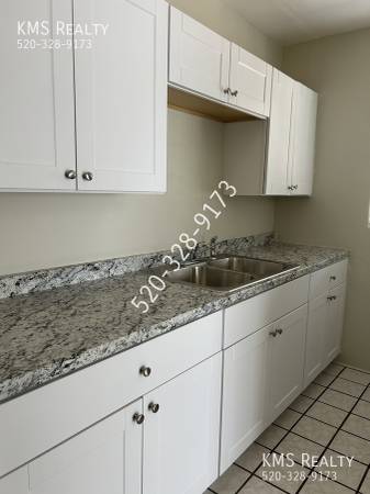 $1,200 / 2br - Dos habitaciones y un baño 4510 E 19th Street63674860330371124