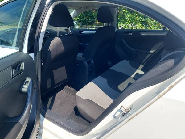 2017 Volkswagen Jetta SE - $9,500 (Medford, MA)63441284136963124