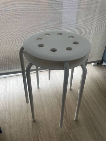 2 stools/plant stands 1
