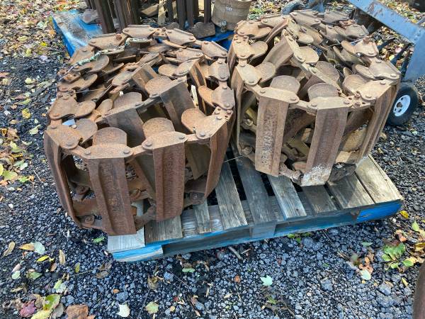 Loegring skid loader tracks 1