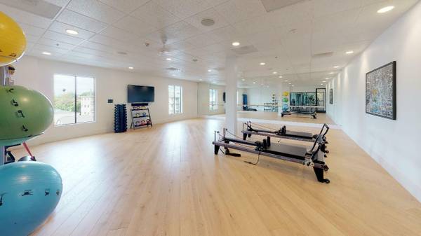 $2,550 / 1br - 580ft2 - Charming 1bd/1ba with Tennis, Theater Room, and MORE Amenities! (Sherman Oaks)63700977584643120