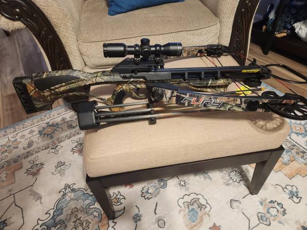 Horton Fury Crossbow like new with quiver & string cocker & bolts 1