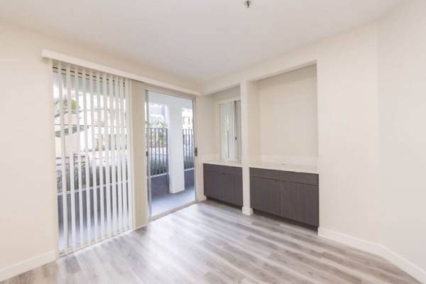 $3,542 / 2br - 1148ft2 - 2B/2B, Guest Parking, Resident Lounge w/ Free Wi-Fi (600 S Curson St, Los Angeles, CA)63952931520642122