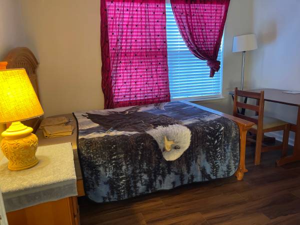 $200 / 4br - @-@ habitación incluye servicios WiFi (Chesapeake)64053704279169124