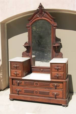 LARGE VICTORIAN DRESSER 1