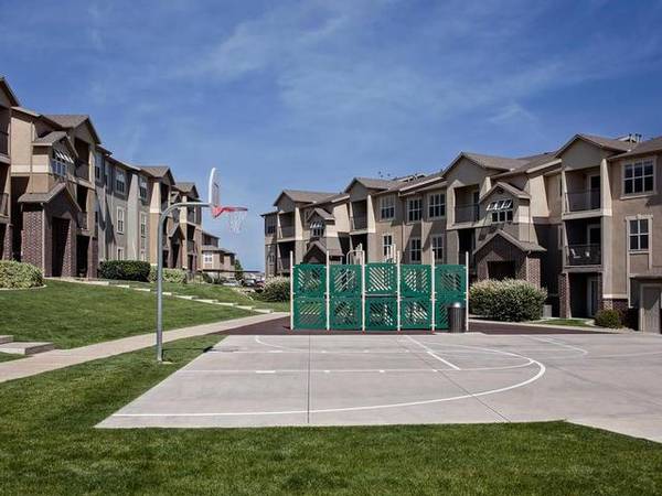$1,670 / 2br - 1082ft2 - Professional Friendly Management Team, Playground and Basketball Court (West Jordan)63161471181953122