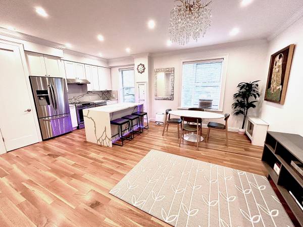 $4,450 / 2br - 960ft2 - Immaculate One of a Kind NO FEE Sunnyside Two Bedroom Apartment (Sunnyside)63854385910915120