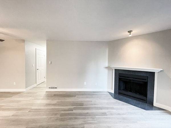 $2,495 / 2br - 843ft2 - 2bd 1ba apt, Enclosed patio with storage! Modern kitchen, LUX flooring (Redmond/Bellevue/Microsoft)63910195568258124