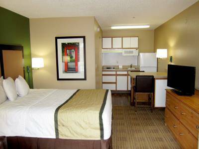 $1,440 / 1br - Looking for Great Monthly Rates!! (brandon)64002493990403121