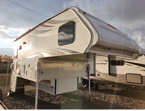 2016 Lance 975 Truck camper    .  CM848 1