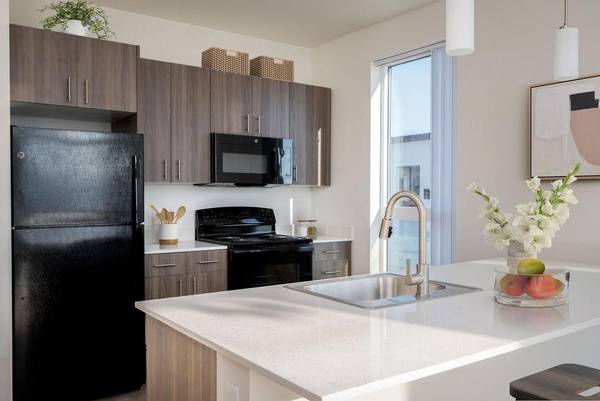 $1,893 / 2br - 887ft2 - Salones Dedicados para Mayores, Sala Comunitaria, Lavavajillas y Microondas (Beaverton)63672547729539124