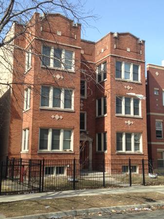 $950 / 2br - 1000ft2 - Beautiful Spacious-2BR on quite street (Auburn Gresham)64041644665218120
