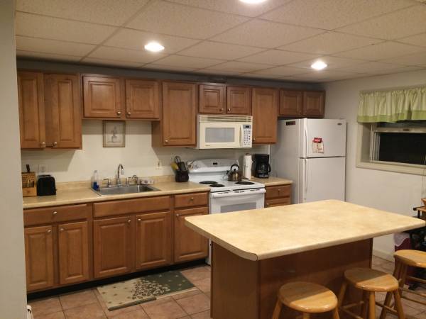 $1,800 / 3br - 900ft2 - Winter Rental Salisbury Beach  First Floor Unit (Salisbury Beach)63856447171331124